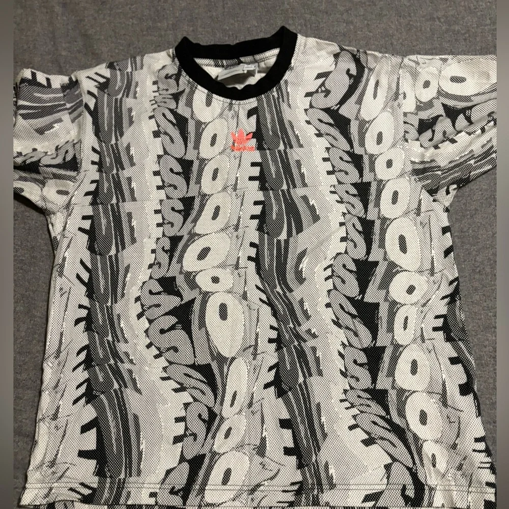 adidas‎ LOVE UNITES DOODLE PRINT TEE (GENDER NEUTRAL) Size M